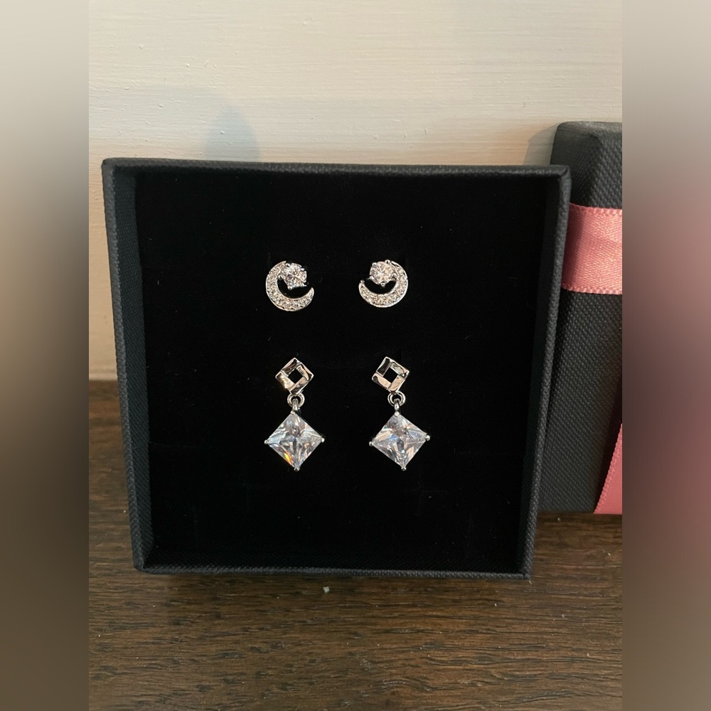 Elegant Silver and Crystal Earrings Set